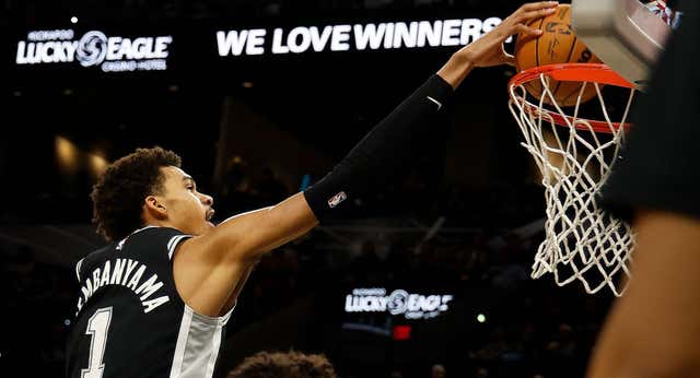 ¡No es de este planeta! Wembanyama y sus 2,21 consuman la invasión de la NBA con… 50 puntos en 32 minutos