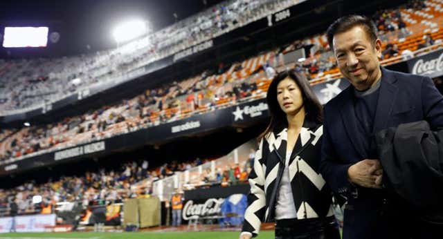 Peter Lim se encomienda a Goldman Sachs para evitar el ahogo del Valencia a corto plazo