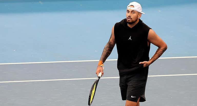 Nick Kyrgios en una pista de tenis.
