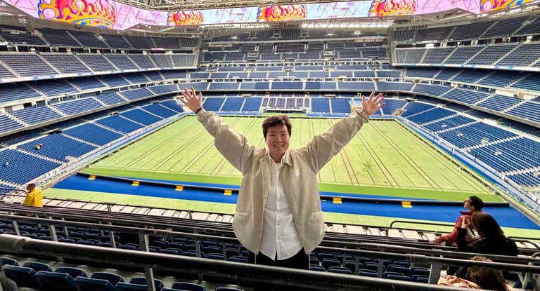 He Bingjiao, durante su visita al Santiago Bernabéu.