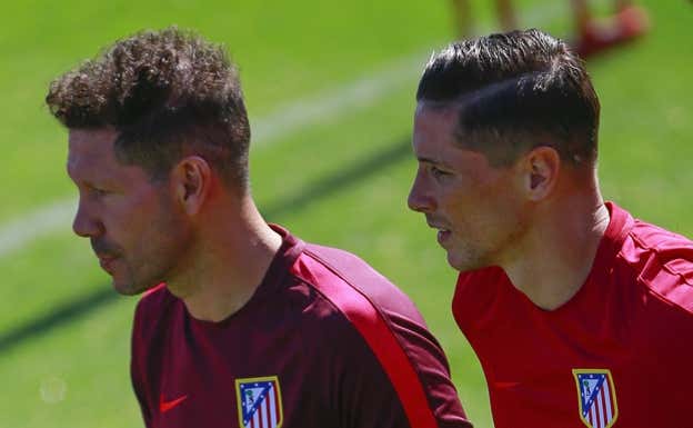 Fernando Torres y Diego Pablo Simeone, juntos.  GETTY