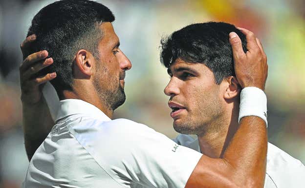 Djokovic y Alcaraz en la final de Wimbledon. AFP