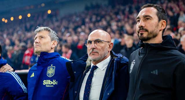 De la Fuente afronta cuatro meses de tregua desde el liderato, el pedestal de la RFEF y el quirófano
