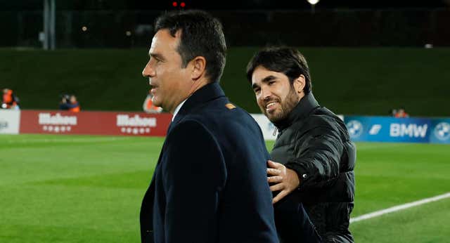 Un ambiente ‘caldeado’ en unas gradas de récord en el Clásico: «Toril dimisión»; «Florentino, mete la pasta»