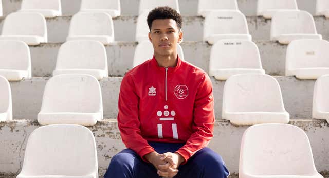 Álex Sibacha, el central del futuro del Real Madrid que no llegó, se abre en canal dos cruzados rotos después: «Sentí mucho dolor, se me iba la pierna entera»