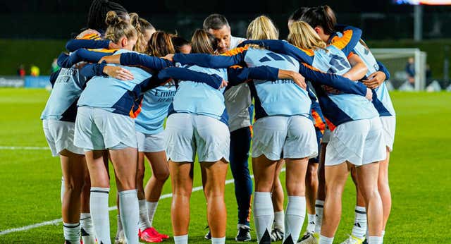 La derrota del Real Madrid en el Clásico trae cola, con enfado en las gradas, autocrítica y una piña: «Es un palo duro«