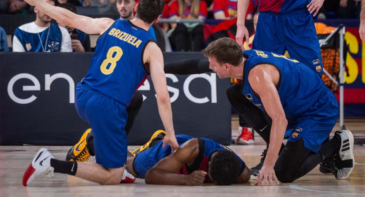 Chimezie Metu, en el suelo, tras la lesión.