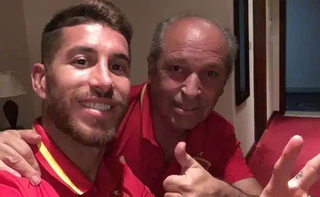 Chueca, con Ramos en una concentración de la Selección.