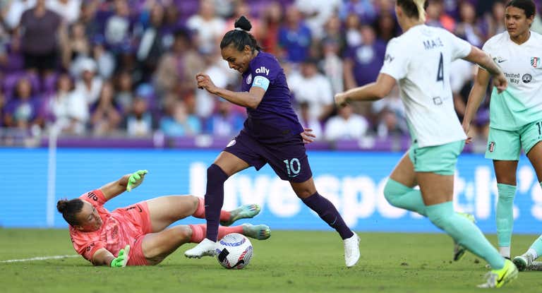 Marta Vieira durante el partido de semifinales ante Kansas.