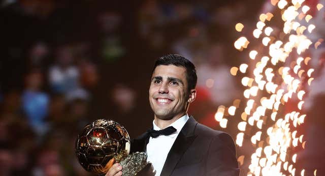 Rodri explica cómo se enteró del Balón de Oro y se moja entre Messi y Cristiano: «Te hacía como las vaquillas»
