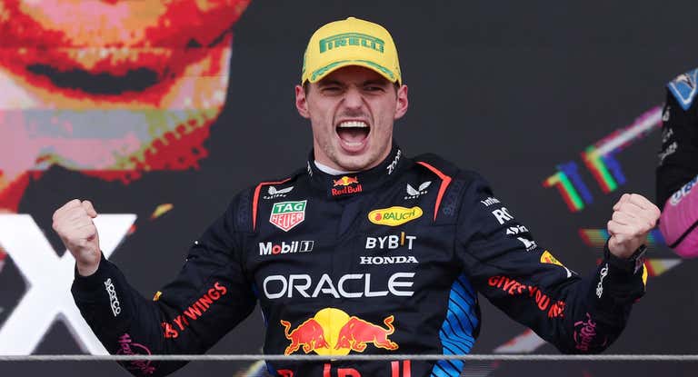 Max Verstappen celebra la victoria en el GP de Brasil 2024.