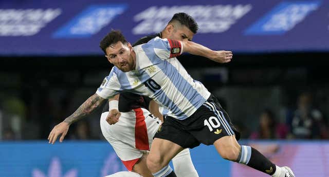 Messi vuelve a recurrir al “bobo” en un pique con un rival