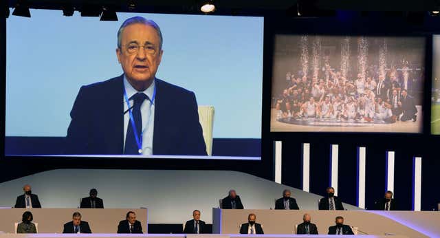 Los entresijos de la Asamblea: medio ‘kilo’ que duele, rampas anticaídas y una meticulosa lista negra
