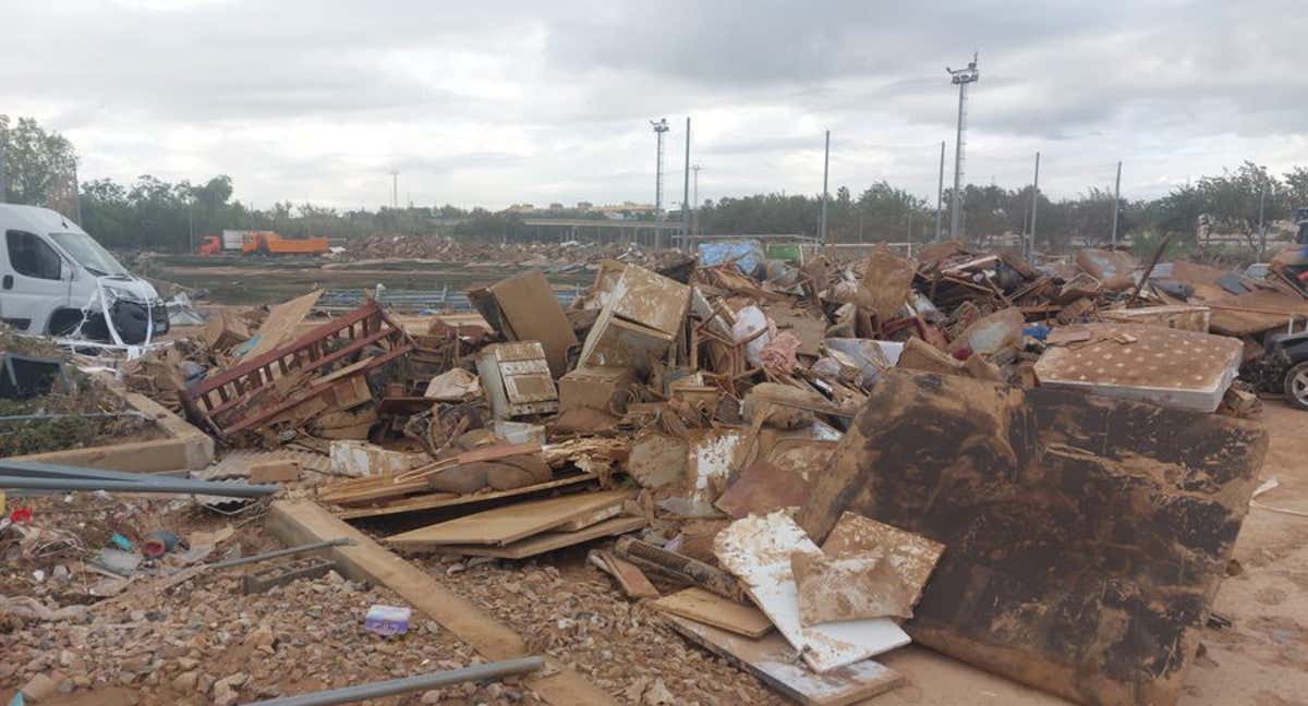 El campo de Alfafar destruido.