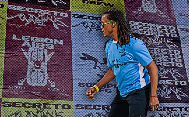 Davids en acción y los nuevos carteles del torneo. SOCCER.COM, SOCCERBIBLE.