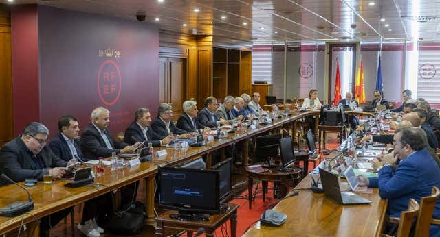 “Hoy no, quedamos el miércoles en Madrid, hay que respetar a Pedro Rocha”: La reunión en la que se decidirá el próximo presidente de la RFEF