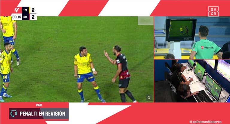 Lo nunca visto en Gran Canaria: Muñiz Ruiz expulsa a Muriqi por una peineta… ¡y pita un libre indirecto que acaba en gol por un «toma, toma» de Jaime Mata!