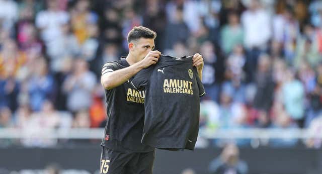 El vaivén emocional de César Tárrega en Mestalla de las lágrimas por Aldaia a esa rabia que solo dan los goles: ‘Ha sufrido mucho’
