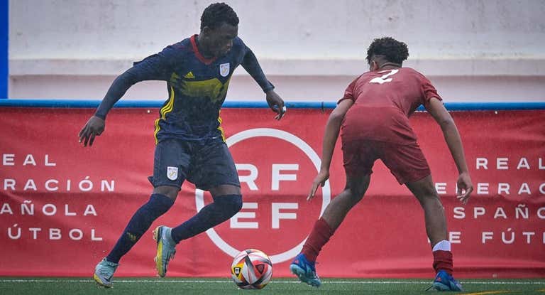 Jugador de la selección catalana de juvenil contra Navarra.