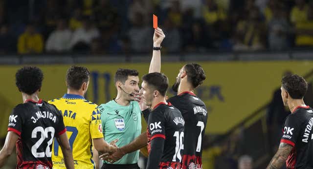 Otra semana infernal para los árbitros: Ultras Sur la vuelve a liar, una madre agrede en alevines, escupitajos en la cabeza y amenazas con un cuchillo