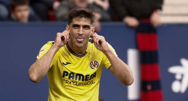 Una exhibición de Gerard Moreno rescata al Villarreal y amarga a Osasuna en el descuento