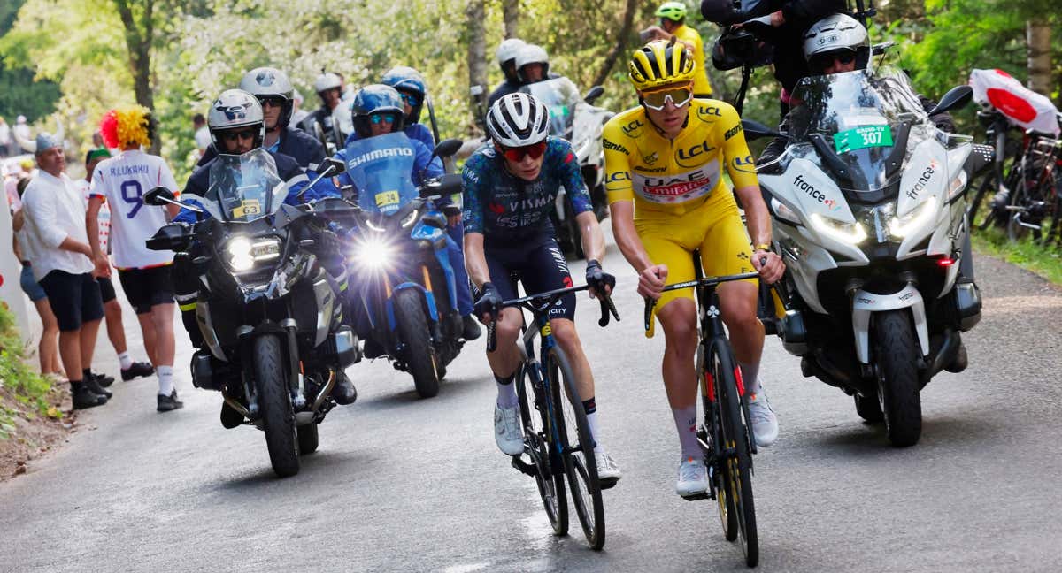 Vingegaard y Pogacar en el Col de la Couillole durante la Etapa 20 del Tour de Francia 2024. /REUTERS/Stephane Mahe