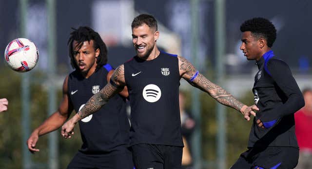 Iñigo Martínez y su cambio de rol en el Barça con Flick: «Influye mucho el entrenador porque te tiene que dar confianza»