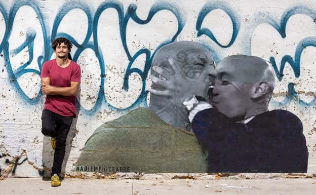 Diego Ojeda posa junto a su obra de Luis Rubiales y Mike Tyson.  INSTAGRAM: NADIEMEDICEARTE