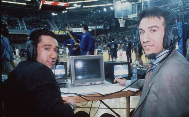 Sixto Miguel Serrano y Epi, comentando un partido de baloncesto.