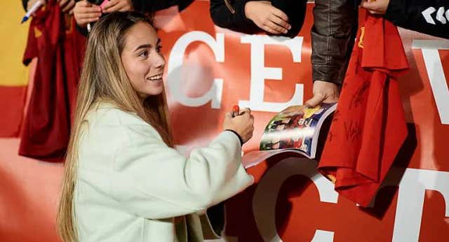 La visita sorpresa de Athenea a la Selección esconde detalles y un paso clave en su recuperación: “Se complicó un poco”