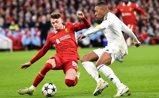 Mbappé no consiguió superar a Bradley. AP