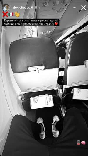 Alex Chozas en el avión saliendo de México. RRSS