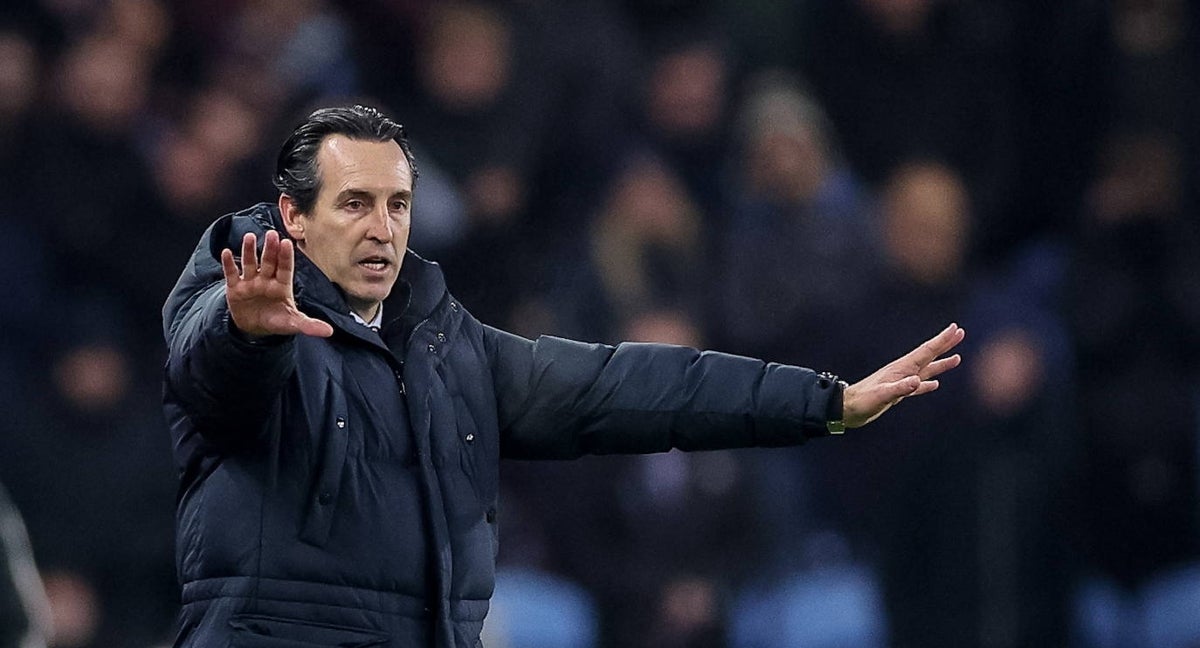 Unai Emery da instrucciones durante el partido contra la Juventus.