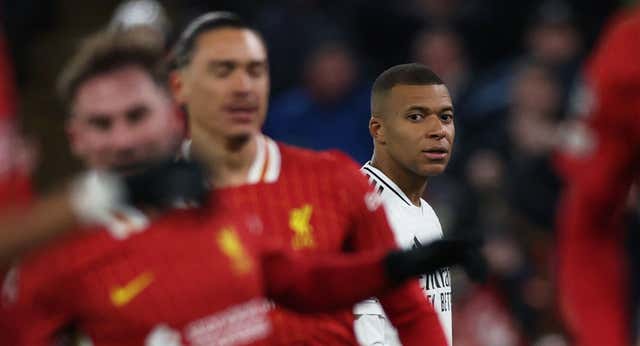 Anfield confirma la crisis de Mbappé: falló un penalti y se marchó señalado