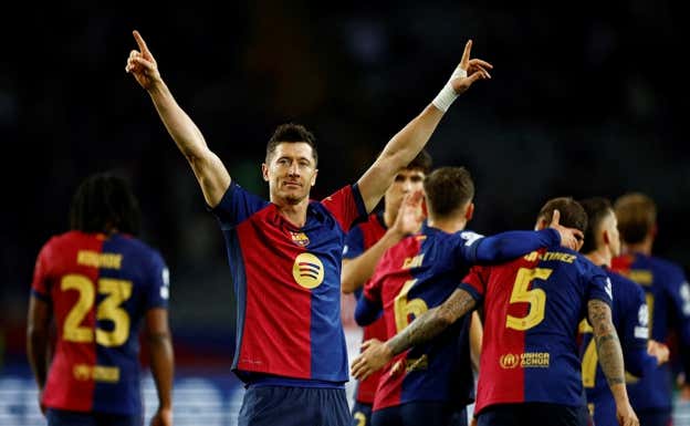 Robert Lewandowski celebra uno de los dos goles que le marcó al Brest. REUTERS