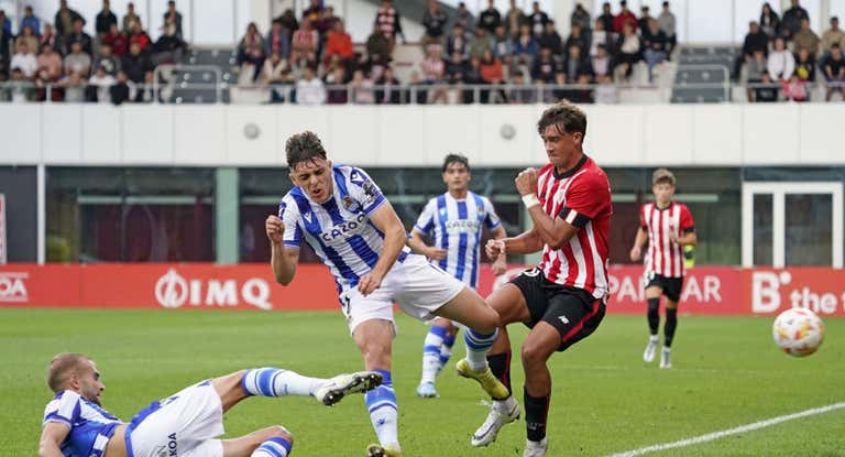 Bilbao Athletic y Real Sociedad B en un partido.
