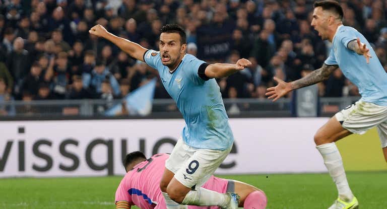 Pedro Rodríguez celebra un gol con la Lazio en la Europa League.