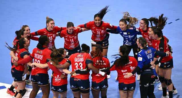 Las ‘nuevas’ Guerreras empiezan con buen pie en el Europeo antes del gran duelo ante Francia