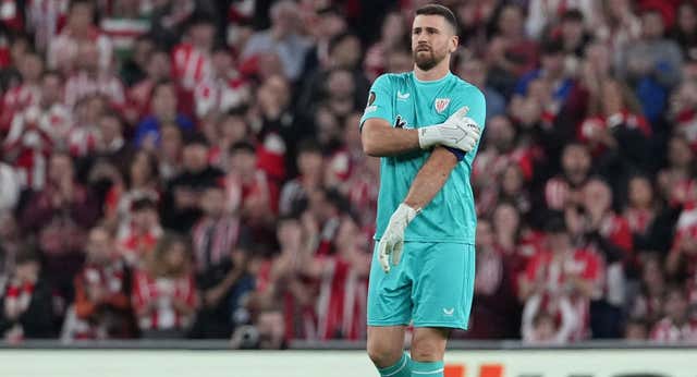 Unai Simón entra en escena en LALIGA FANTASY: cuánto pujar por él y qué hacer con Julen Agirrezabala