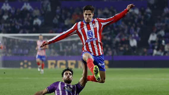 Giuliano Simeone, en un lance del encuentro. /REUTERS