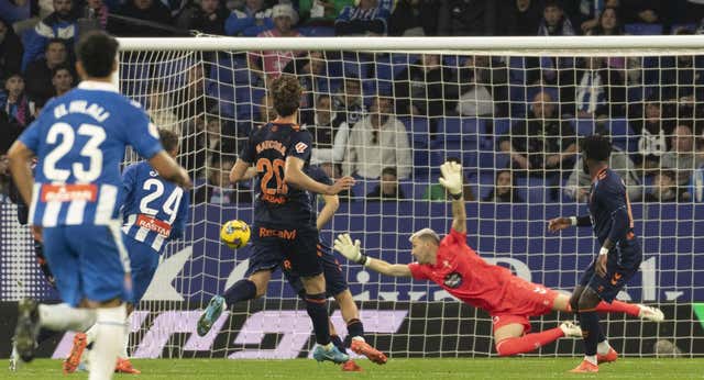 Cardona, Cabrera y Cheddira socorren a Manolo González y el Espanyol vuelve a sonreír