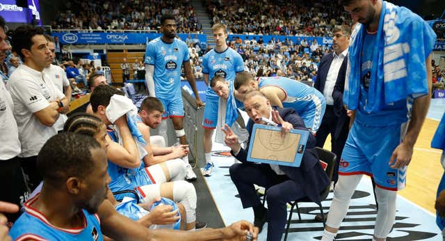 El dardo de Veljko Mrsic a los jugadores del Río Breogán: “Si continuamos jugando así, ni fichando a Michael Jordan…”