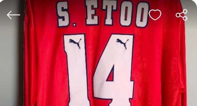 Una camiseta a 600 euros en Wallapop evoca el debut en Copa de Samuel Eto’o con el Espanyol: “Vestía de Armani y con zapatos de cocodrilo”