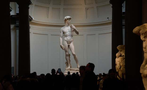 El David de Miguel Ángel, la obra más reconocible de Florencia.