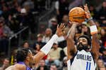 El Kyrie Irving más eficiente sostiene a Dallas... que ya sabe respirar sin Doncic