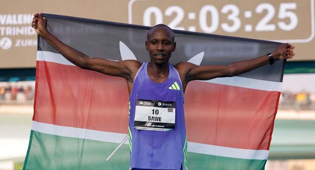 Sebastian Sawe reina en el Maratón de Valencia y Majida Maayouf roza la gesta