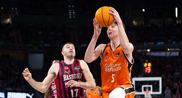 Un rodillo taronja destroza al Baskonia en el Buesa Arena