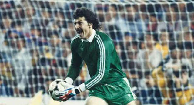 Fallece a los 65 años Helmut Duckadam, el portero que paró cuatro penaltis al Barça en la final de la Copa de Europa del 86