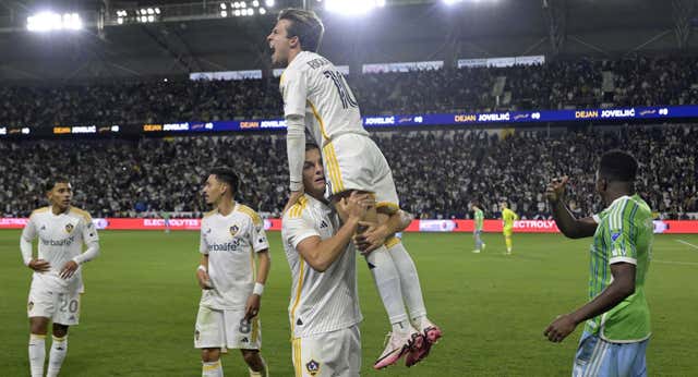 Heroicidad y drama para Riqui Puig: mete a los Galaxy en la final de la MLS… tras jugar 30 minutos con el ligamento cruzado roto