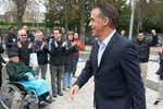 Luis García se va con lágrimas y aclamado por la afición del Alavés: “¡Te queremos; vas a volver!”